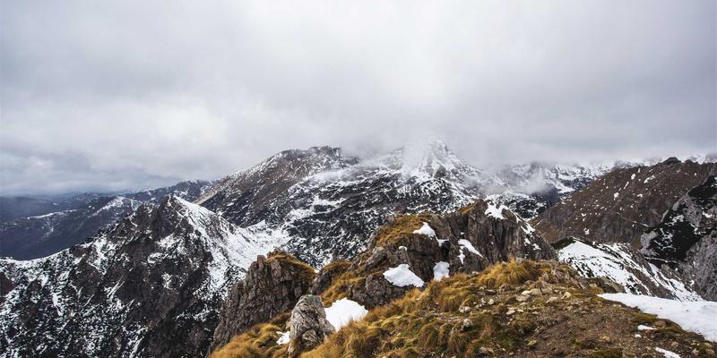 彬立门窗57：专业铝合金门窗工程与安装解决方案