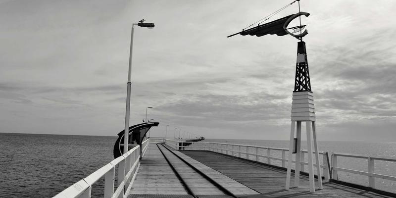 现代简约风家居外立面如何设计？彬立系统门窗定制打造极简美学